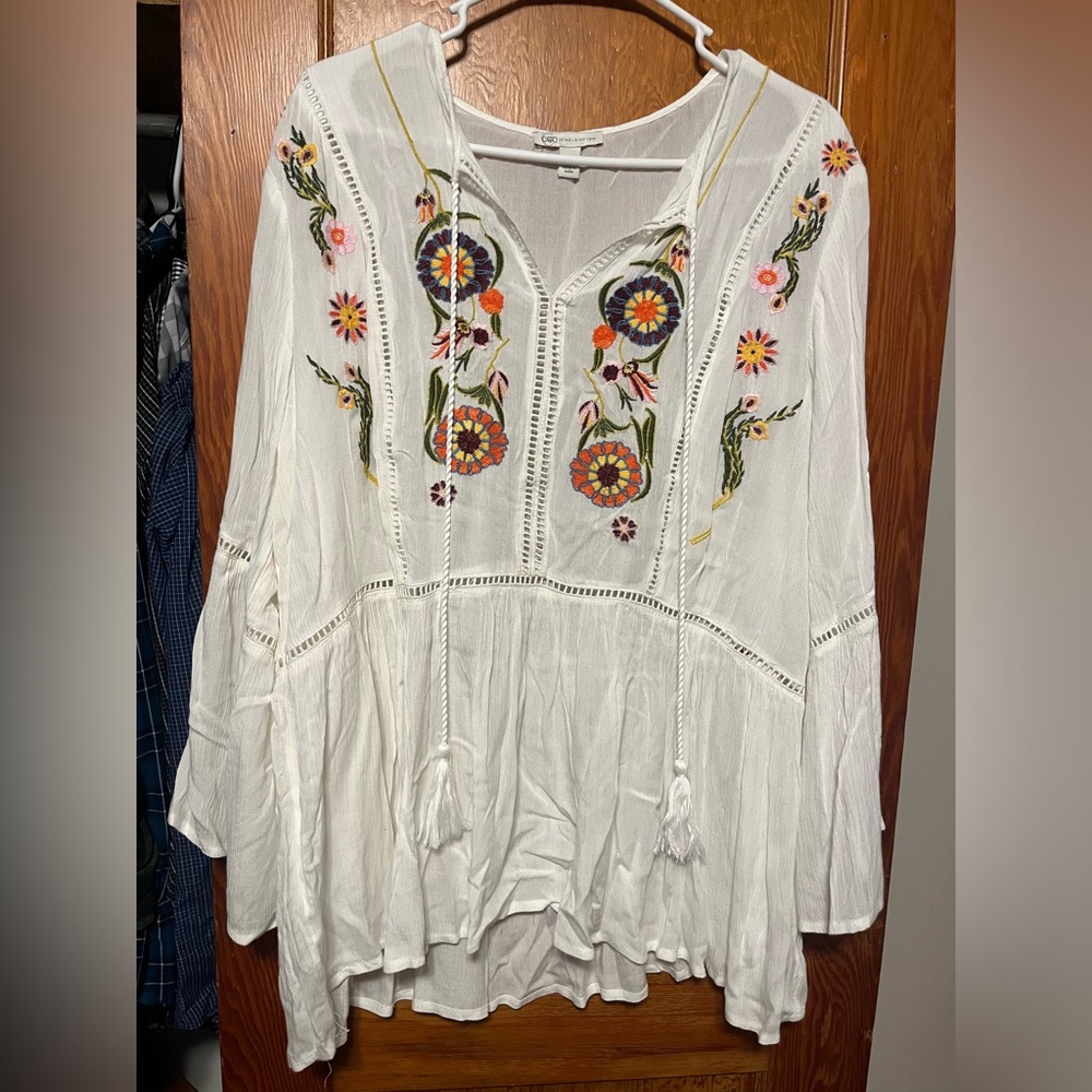 Boho floral embroidered bell sleeve top size 18/20